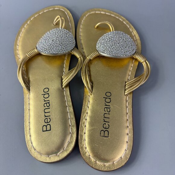 Bernardo Must Sone Pewter Thong Sandals Leather Medallion Embellishment, Size 9 - Picture 7 of 11